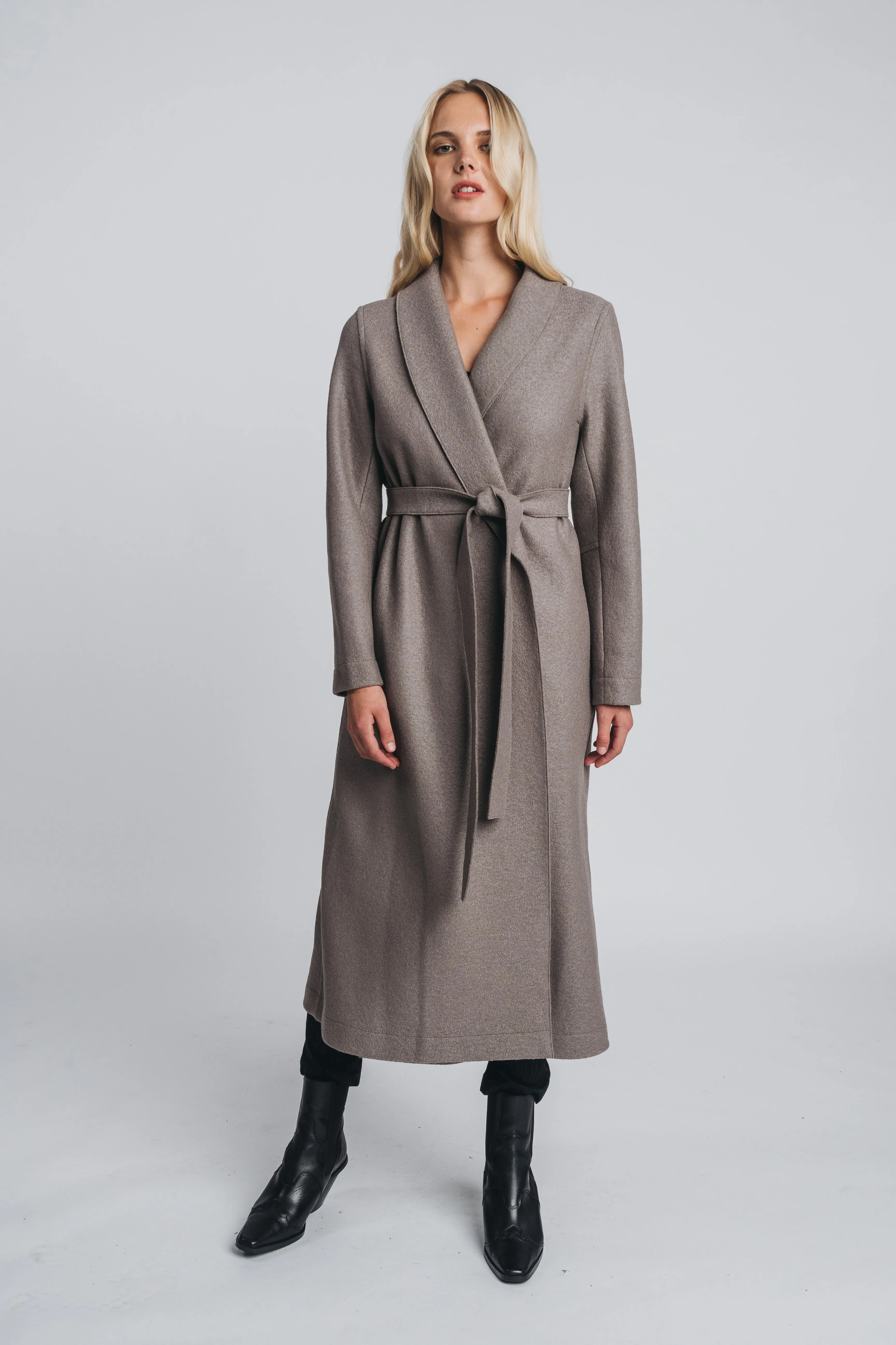 TUNDRA woolen coat in taupe