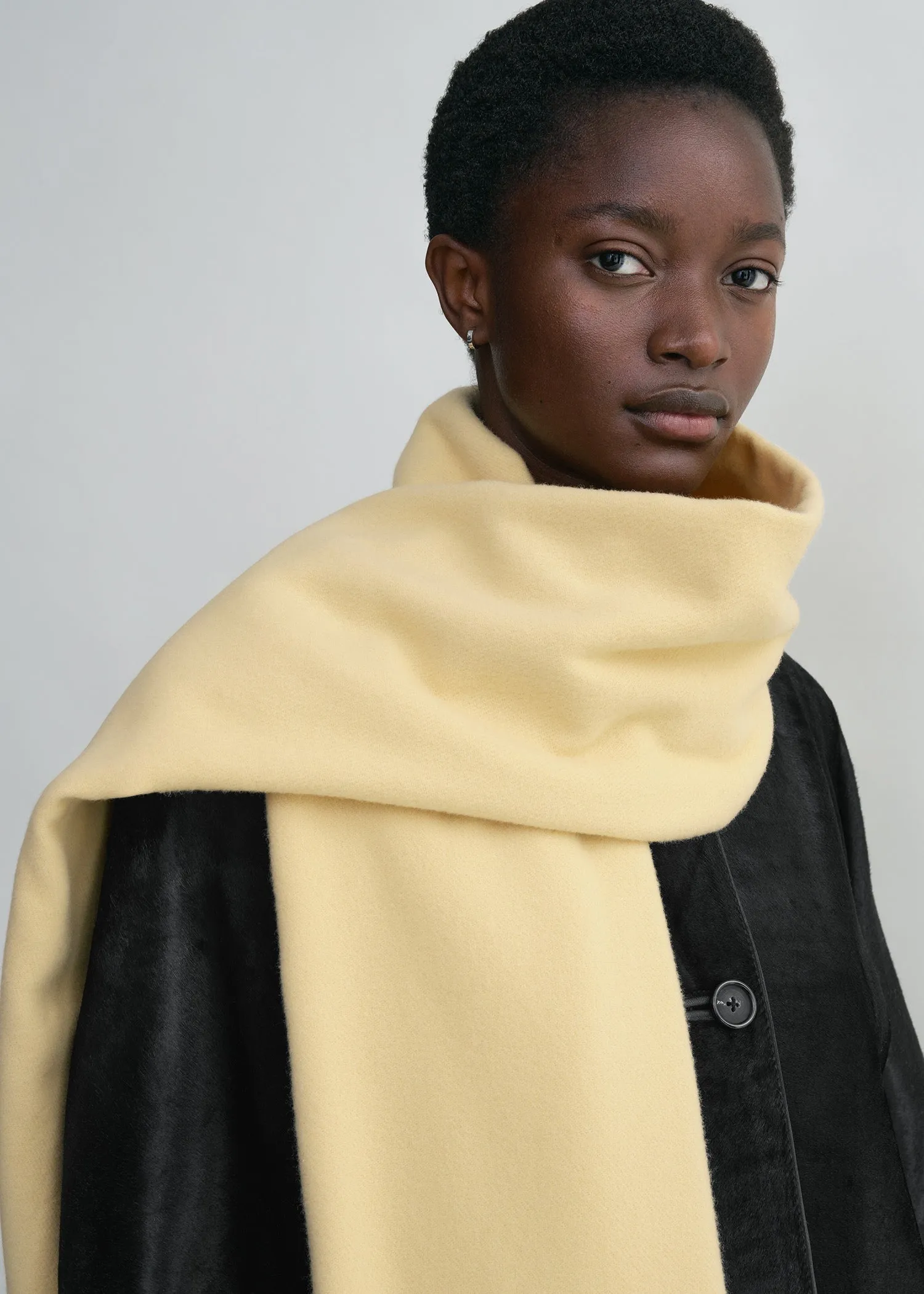 Wide classic wool scarf soft yellow